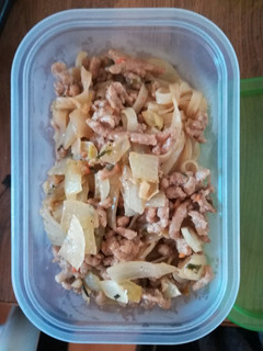 Una foto de Tallarines de arroz con carne picada