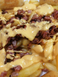 Una foto de 41. Patatas fritas Bacon cheese