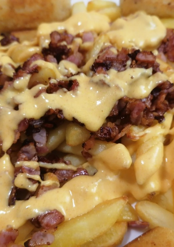 Una foto de 41. Patatas fritas Bacon cheese