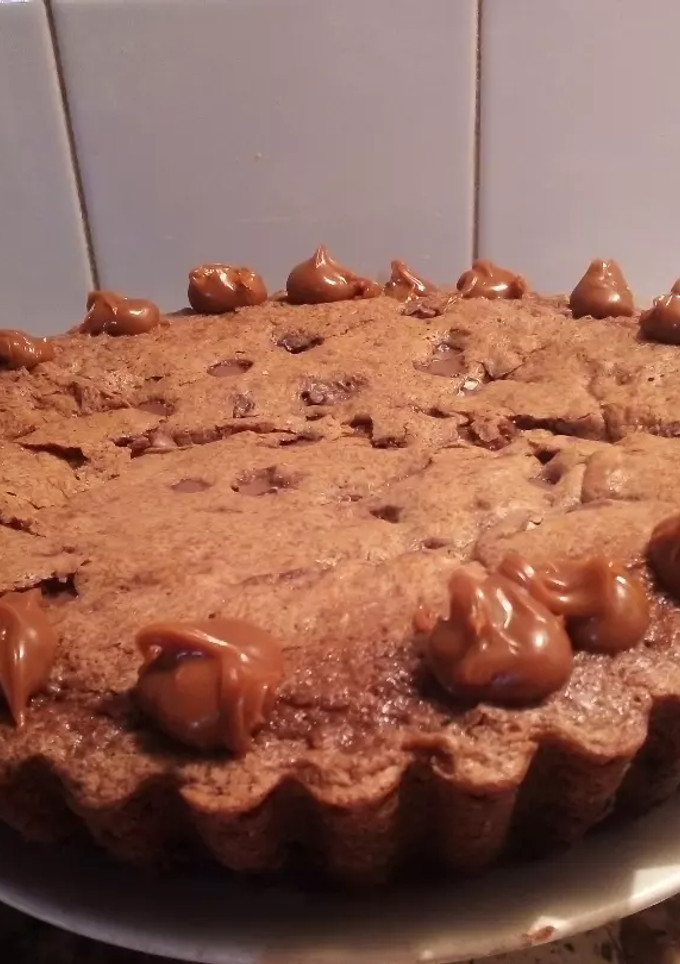 Una foto de Torta bomba de chocolate y maní 🍫