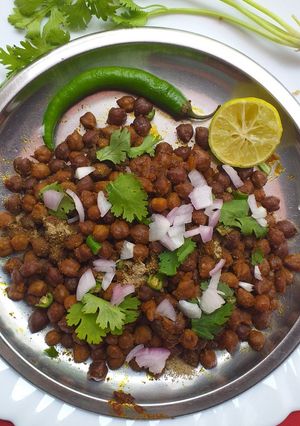 A picture of Kala Chana Chaat.
