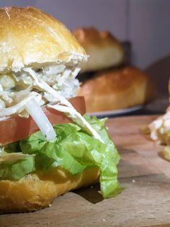 Una foto de Sándwich de pollo