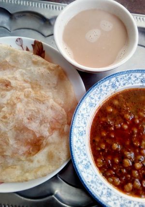 A picture of Puri with Channay (Desi Nashta).