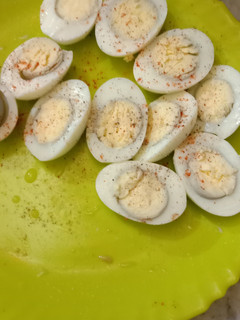 A picture of Boiled eggs.