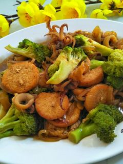 Foto resep Tumis Brokoli Tofu Cumi Saus Tiram