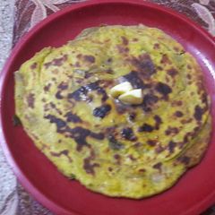 A picture of Methi besan ka missa lacha Parantha..