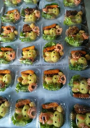 Foto resep Bento mini nasi kuning magic com bumbu instan ayam goreng