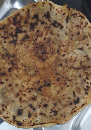 A picture of Aloo ka pratha.