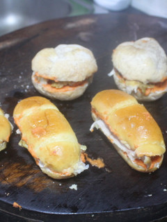 Una foto de Bocadillitos de pollo con gazpacho