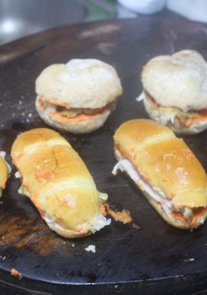 Una foto de Bocadillitos de pollo con gazpacho