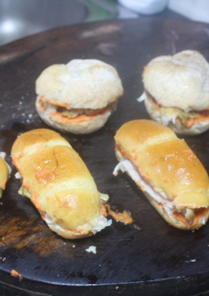 Una foto de Bocadillitos de pollo con gazpacho