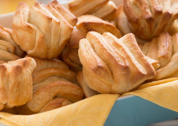 Recipe of Award-winning Honey Butterflake Rolls