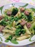 Penne con broccoletti e salsiccia