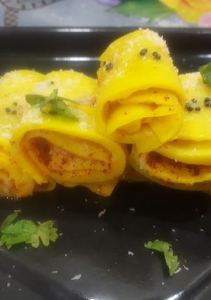 સ્ટફ્ડ ખાંડવી(STUFFED Khandvi Recipe in Gujarati) રેસીપી મુખ્ય ફોટો