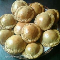 A picture of Round pies.