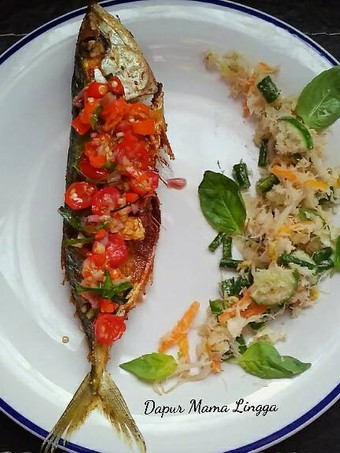 Anti Ribet, Buat Ikan kembung goreng sambal matah Enak Dan Mudah
