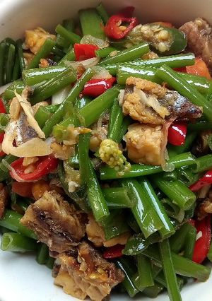 Foto resep Oseng Bunga Bawang Ikan Asin