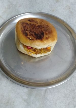 દાબેલી (Dabeli Recipe In Gujarati) રેસીપી મુખ્ય ફોટો