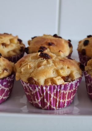 Una foto de Magdalenas con manzana y pasas
