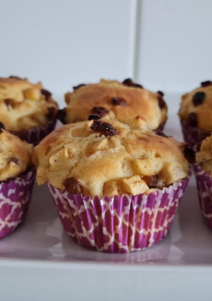 Una foto de Magdalenas con manzana y pasas