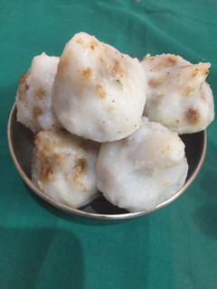 தேங்காய் வேர்கடலை பூரண கொலுகட்டை (Thenkaai verkadalai poorana kolukattai recipe in tamil) செய்முறை முக்கிய புகைப்படம்