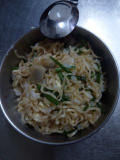 雞肉炒泡麵+拌飯 的食譜成品照片