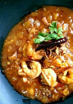 A picture of Shrimps with tamarind sauce.