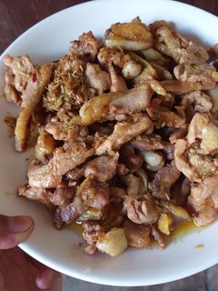 Hình của món Gà kho sả.