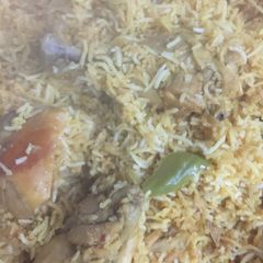 A picture of Kachay gosht ki biryani.