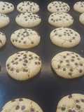 Galletas polvorosas de chis de chocolate