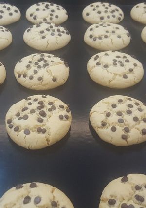 Una foto de Galletas polvorosas de chis de chocolate