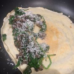 A picture of Spinach and mushroom crepe / pancake filling.