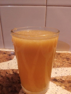 Una foto de Licuado de durazno y manzana