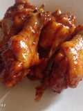 Spicy honey chicken wings with mozzarella