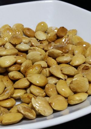 A picture of Toasted almonds.