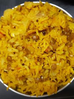 मसूर भात (Masoor Bhat Recipe In Marathi) रेसिपी चे मुख्य फोटो