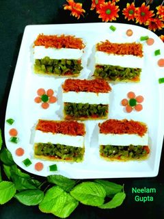 तिरंगी पिज़्ज़ा ब्रेड (tirangi pizza bread recipe in Hindi) रेसिपी मुख्य फोटो