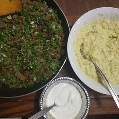 A picture of Memoni dish Hara lehsan & baingan ka bharta.