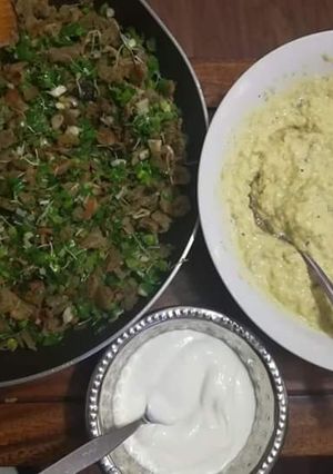 A picture of Memoni dish Hara lehsan & baingan ka bharta.