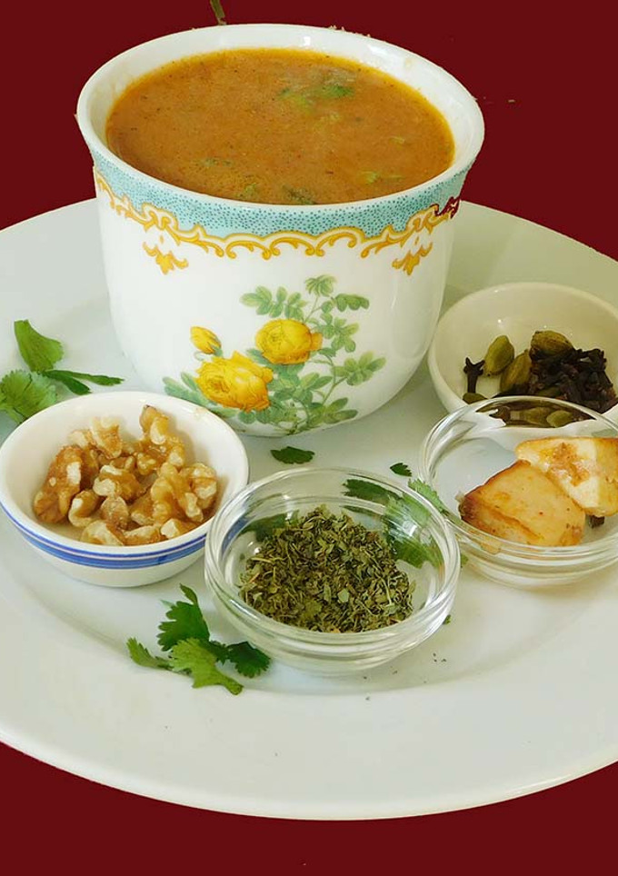 வால்நட் மசாலா தக்காளி சூப் (Walnut masala thakkali soup recipe in tamil) செய்முறை முக்கிய புகைப்படம்