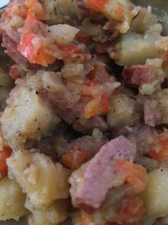 A picture of Potatoes and sausage.