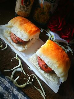 इंडो चायनीज वड़ा पाव (Indo Chinese Vada Pav recipe in Hindi) रेसिपी मुख्य फोटो