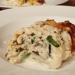 A picture of Creamy Lasagna Rolls.
