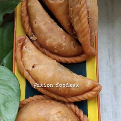 A picture of मावा गुजिया.