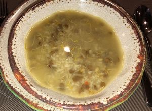 Una foto de Sopa de brotes de lentejas