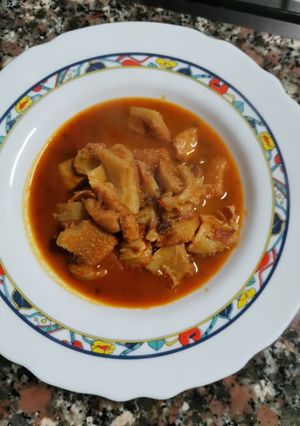 Una foto de Callos con chorizo, jamón y morcilla