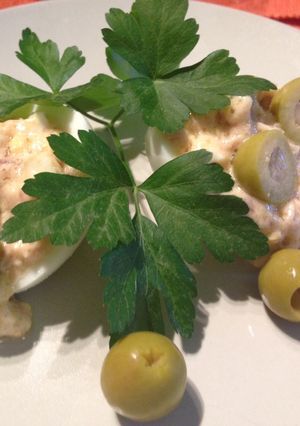 Una foto de Huevos duros rellenos