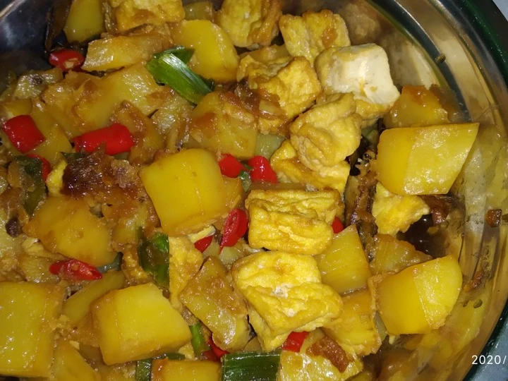 Langkah Gampang Membikin Resep Semur Kentang Tahu yang Uenak Anti Ribet, Lezat