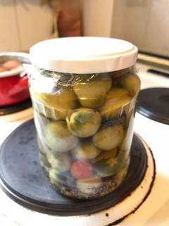 Zöld paradicsom savanyúság 🍅 recept fotója