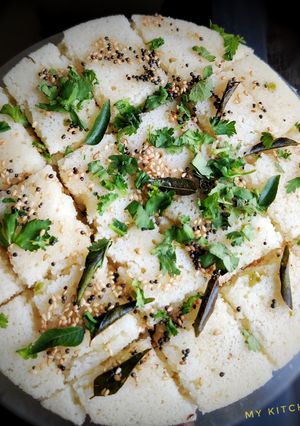 સૂજી/રવા ઢોકળા (Rava Dhokla Recipe In Gujarati) રેસીપી મુખ્ય ફોટો